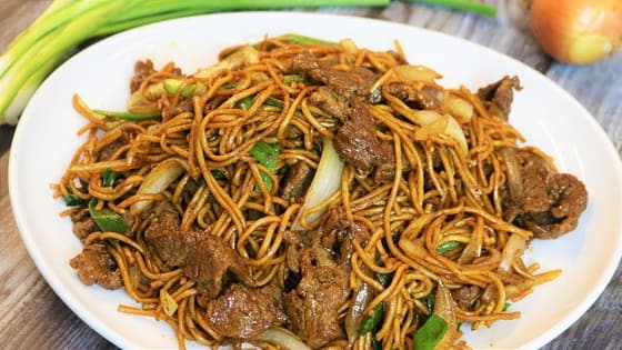 BETTER THAN TAKEOUT – Beef Lo Mein Recipe (牛肉捞面)