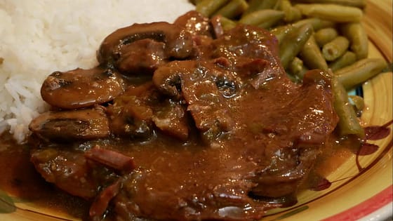 Smothered Steak with Mushroom Gravy | Easy Pressure Cooker recipe